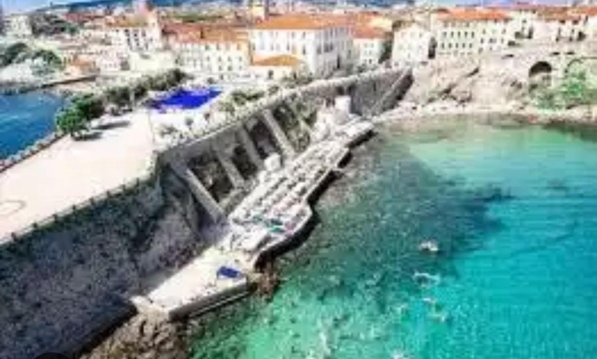 Luxury Apartment Centro Storico Πιομπίνο Εξωτερικό φωτογραφία